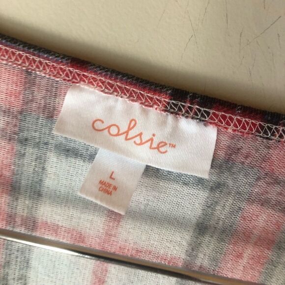 📳 Colsie | Plaid Soft Long Sleeve Top - Picture 2 of 3